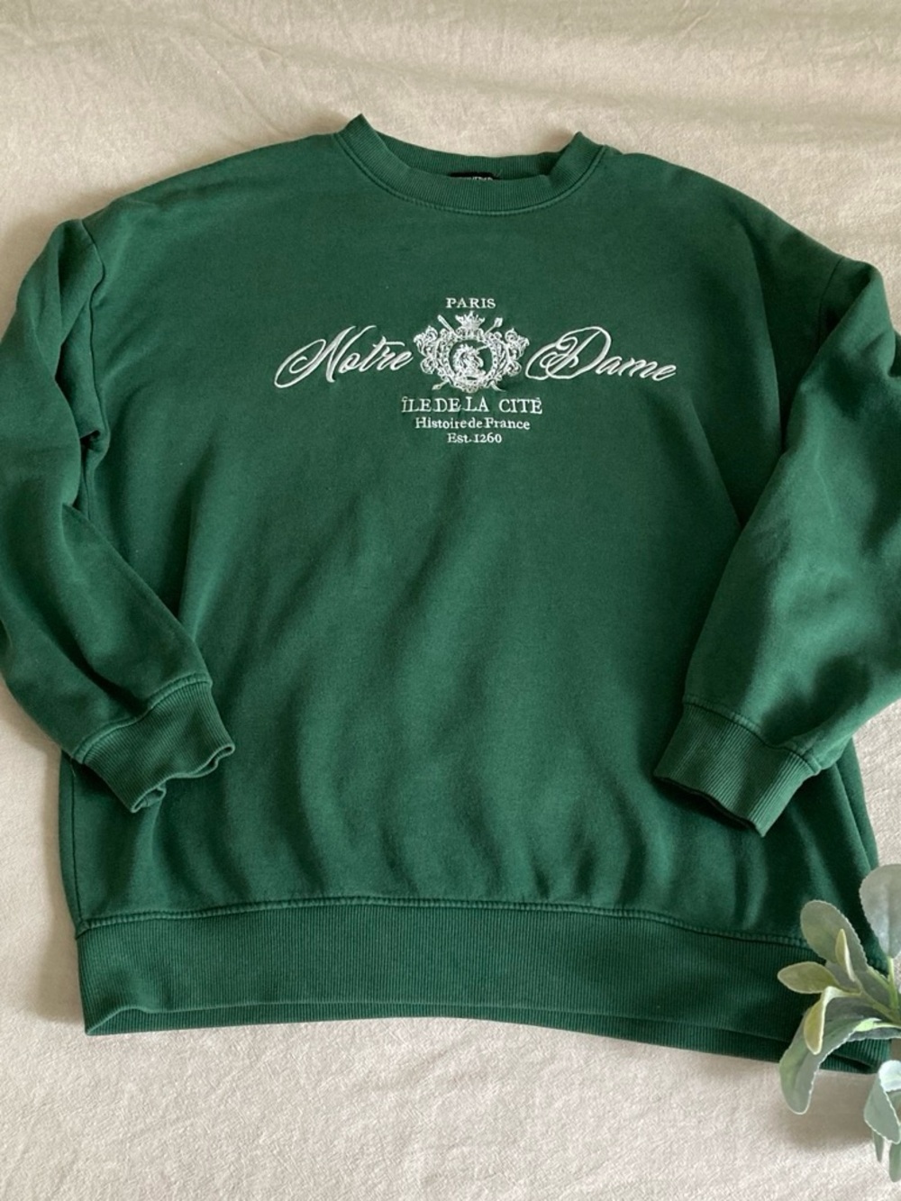 PrettyLittleThing Forest Green Crewneck Sweatshirt with White Paris Graphic